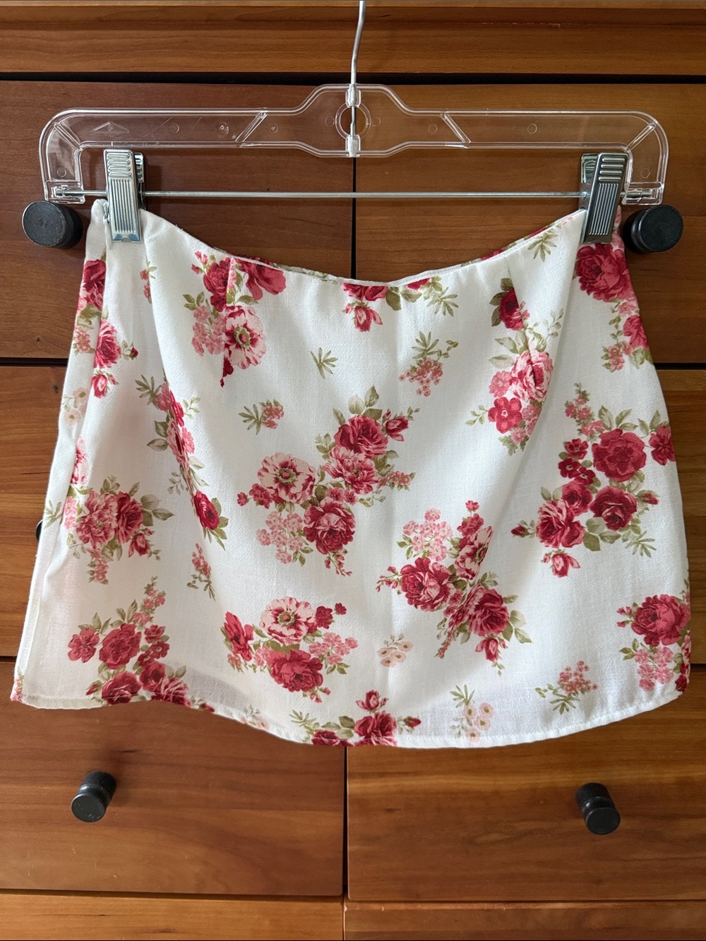 Le Lis White Mini Skort with Pink Rose Print NWT Size XS - Picture 2 of 7